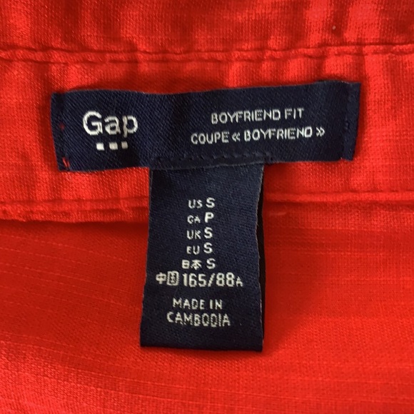 GAP Boyfriend Fit Button Down Shirt - Picture 2 of 4